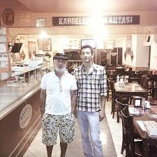 Usta oyuncu ali sürmeli'nin rahatsızlanarak hastanede tedaviye alındığı açıklandı. Ali Surmeli Zaza Dayi Da Bizi Tercih Ediyor Kardelen Lokantasi Kucukkuyu Resmi Tripadvisor