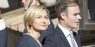 ▸ idag möttes ebba busch och esbjörn i rätten om hustvisten. Darfor Skiljer Sig Ebba Busch Thor Fran Maken Stoppa Pressarna Kandisar Kandisnytt Hant Extra Se Hor Noje