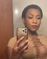 I'm reclaiming my confidence 💋. I am here.