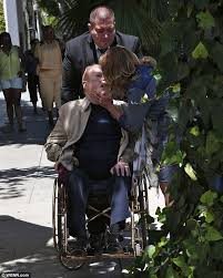 Had to set up really fast with my #profoto strobes and my. Pornographer Larry Flynt Hustles Over To Beverly Hills The Ivy For Mother S Day Dinner Daily Mail Online