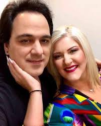 Το πραγματικό της όνομα είναι χαρίκλεια μπάρμπα. Pantreyetai H Xara Berra Poios Einai O Tyxeros Gampros Fwto H Apopsh