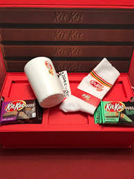 Mit den worten kommt nackt & seid wild verkündeten die tests finden direkt im kitkat statt (köpenicker str.76 in 10179 berlin; Kit Kat Flavor Club Gimme A Break