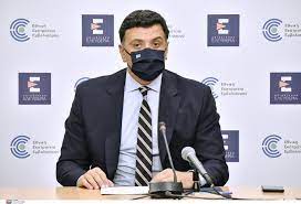 «χωρίς άλλα όπλα άμυνας απέναντι στον κορονοϊό, πέρα από αυτών που γνωρίζουμε. E7tzm Stjz5 Om