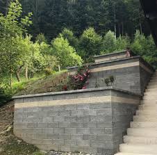 Schwierigkeiten macht hier allerdings oft das hohe gewicht der steine, das häufig schon bei steinen mittlerer größe einen maschineneinsatz zwingend erforderlich macht. Stackton Beton Stutzmauern Bk Forchtenstein