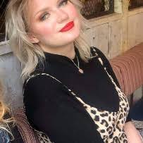 Rosalie Pratt's Instagram, Twitter & Facebook