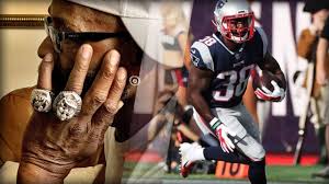 We did not find results for: Nfl Star Kenjon Barner Schenkt Seinem Vater Super Bowl Ring Sport Bild De