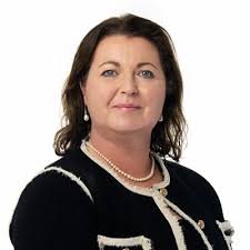 Julie Uí Choistealbha (@JulieUiChois)