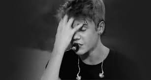 From The Bieber Flip To Blondbieber 21 Gifs Of Justin Bieber S Beautiful Hair In Action Justin Bieber Gif Justin Bieber Pictures Justin Bieber