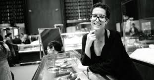 Elsa peretti, omri omm, was an italian jewelry designer and philanthropist as well as a fashion model. Elsa Peretti Der Star Der Schicken Schmuckdesignerin Stirbt Im Alter Von 80 Jahren