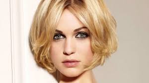 احدث قصات شعر قصير للشعر الخفيف من الامام مشاهير