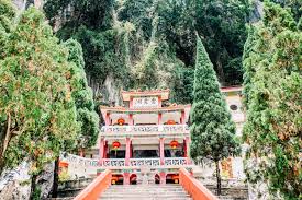 Perak is the fourth largest state and is situated in the northwest part of peninsular malaysia. 5 Gorgeous Cave Temples To Explore In Ipoh Perak Going Places By Malaysia Airlines