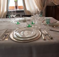 I bicchieri devono essere disposti a destra, davanti al piatto: Con I Bicchieri Infrangete Le Regole Tempi Di Recupero Di Antonella D Isanto