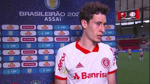 Likes to play short passes. Apos Derrota Dourado Reclama De Arbitragem E Brada Contra A Cbf Querem Que O Flamengo Ganhe Internacional Ge