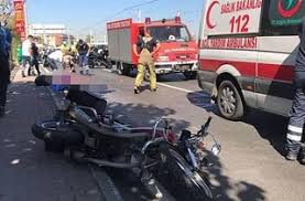 2 ölü meydana gelen trafik kazasında motosikletli 2 genç, kamyonun altında. Bursa Da Kaza Olen 2 Kisinin Kimlikleri Belli Oldu