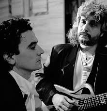 O ssaie comme fa 'o core Tu stive 'nzieme a n'ato je te guardaje primma 'e  da' 'o tiempo all'uocchie pe' s'annammura' già s'era fatt' annanze 'o core.  A me, a me '