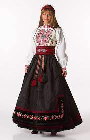 In the husfliden shop, down town ålesund, all the sunnmöre bunads are exhibited. Beltestakk From Ost Telemark Telemark Norway This Bunad Have Many Variations You Have A Lot Of Diffe Norwegian Dress Norwegian Clothing Norwegian Fashion