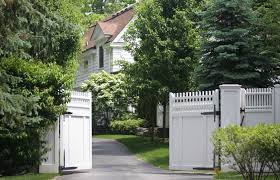 Clinton fence is one of the oldest wood and metal fence designing and manufacturing companies in the washington metropolitan area. Hillary Clinton House In Chappaqua Ny Pictures Of Hillary Clinton S Home