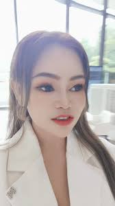 杨茵茵- 🐬歌台节奏💜感谢星光歌舞团好友Cheww Vincent的安排🙏 🐬有时真的会把直播和歌台搞混在一起😅 🐬谢谢Summer  Ong 美女的妹妹做的表演新衣服❤今天才得空有机会拿出来穿😊说真的我蛮喜欢滴😍