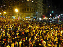 Los cacerolazos vienen acompañados a menudo de otras medidas de protesta popular, como apagones voluntarios, boicots al consumo, bocinazos, funas , bloqueos de calles y sentadas. Cacerolazo Wikipedia