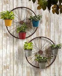 30 Formas De Usar Rodas De Bicicleta Na Decoracao Anne Sophie Annesophie Bicicleta Decoracao Formas R Front Yard Garden Spring Garden Diy Garden Decor