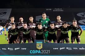 Camisa branca, calção branco, meias vermelhas.; Platense Confirmo El Nombre De Su Nuevo Entrenador Iam Noticias