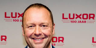 Richard groenendijk heeft op het allerlaatste moment een interview met radio veronica afgezegd, omdat wilfred genee de gastheer bleek. Richard Groenendijk Met Solovoorstelling Om Alles In Carre Nu Het Laatste Nieuws Het Eerst Op Nu Nl