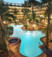 Dan yang jauh lebih istimewa, anda bisa 'menjelajahi' alam bandung dari banyak sudut pandang. Traveller Amatir Kolam Renang Hotel Di Bandung