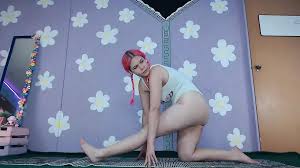 Foyce Le Xuan nude exposure - daring acts