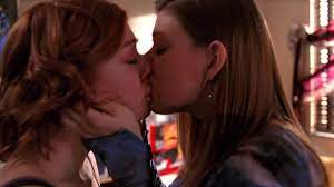 Lesbian kissing reddit