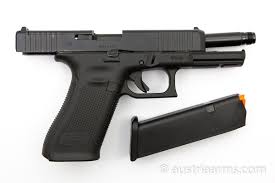 Glock's ndlc finish is tougher, more durable, and is on both the barrel and the slide. Glock 17 Gen5 Mos Tactical Mit Gewindelauf 9 X 19 Mm