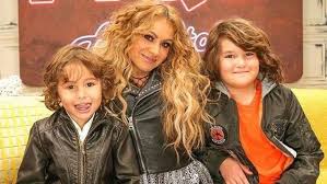 Hoy, junto a su esposa paulina urrutia. Hijo Mayor De Paulina Rubio Comparte Con Su Papa Mientras Se Disputan Su Custodia Meganoticias