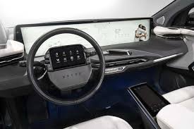 The first premium electric suv with an encapsulating interior experience as rich as the world it travels. Stetiges Auf Und Ab Byton Ceo Daniel Kirchert Verlasst Das Start Up Elektroauto News Net