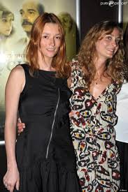 Nous vous souhaitons une agréable visite, en espérant satisfaire votre curiosité. Audrey Marnay Et Laure De Clermont Tonnerre Lors De L Avant Premiere De La Maison Nucingen Le 2 Juin 2009 Au Cinema Des Cineastes A Paris Purepeople