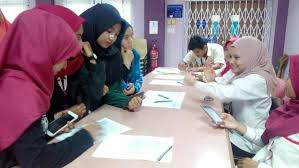 Komputer adalah sebuah mesin pemprosesan data berelektronik yang menerima dan menyimpan data, melakukan operasi aritmetik (pengiraan) dan komputer memproses data secara automatik (tanpa pertolongan manusia) di bawah arahan program yang tersimpan dalam unit storan utama. Program Diploma Kejuruteraan Elektronik Komputer Telah Menjalankan Aktiviti Dtk Day Dtk Day Ini Di Laksanakan Oleh Jawatan Kuasa Pelajar Jabatan Kejuruteraan Elektrik Politeknik Merlimau Media Fb Rasmi Facebook