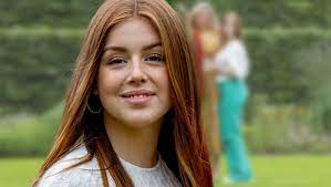 Maybe you would like to learn more about one of these? Alexia Der Niederlande Grune Hose Lockeres Top Sneaker Sportlicher Look Beim Familienshooting Bunte De