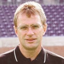 September 2011 aufgrund eines erschöpfungssyndroms von seinem posten auf schalke zurückgetreten war, wird neuer sportdirektor bei rb salzburg. Ralf Rangnick Im Interview Privater Kontakt Zu Den Spielern Ist Fur Mich Als Trainer Absolut Undenkbar Planet Interview