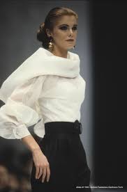 Giorgio armani'nin yeni kadın parfümü my way'in eşsiz dünyasını keşfedin. Pin On White Shirt