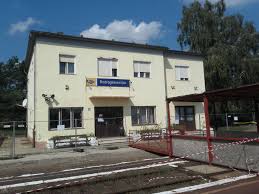 Érkezhetünk busszal is, ebben az esetben a sátoraljaújhely, vasútállomás buszmegállót kell megcélozni. Bodrogkeresztur Vasutallomas Wikipedia