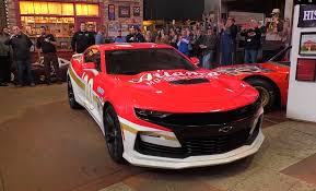 Golf and tennis players can routinely earn more than $1 million for finishing first in their tournament, but drivers finishing first in nascar races routinely make less than $1 million for that race, unless. Georgia S Elliott Helps Ams Unveil Pace Car For March Nascar Race