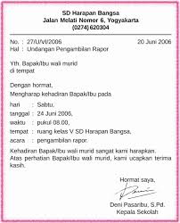 Pihak sekolah sebagai salah satu lembaga pendidikan memang seringkali menggunakan surat resmi untuk berkomunikasi. 8 Contoh Surat Dinas Resmi Yang Baik Dan Benar Struktur Lengkap