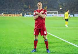 Bayern's players salute the travelling fans. Striker Search Looking At Different Types Of Goal Scorer Scisports
