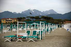La Spiaggia Di Forte Dei Marmi Fondazione Villa Bertelli Forte Dei Marmi