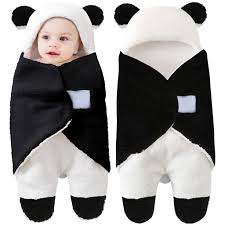 Er mag keinen schlafsack und aufdecken tut er sich nur wenn es ihm zu warm wird, ansonsten bleibt er brav unter seiner decke. Baby Wickeldecke Mit Kapuze Neugeborene Kaufland De