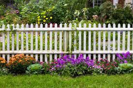 I bought this product to fence off a small pebble area of the garden. 26 White Picket Fence Ideas And Designs Home Stratosphere