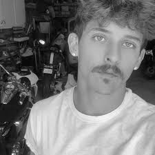 Hey all, My 2000 CBR600F4 (carb model) is acting up: Starts fine with choke  (~3000 RPM), but idles rough without it Bogging badly when taking off in  1st unless I rev it