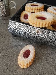 Salem Bonjour On S Offre Une Petite Pause Gourmande En Compagnie De Ces Incoutournables Sables A Recette Sable Confiture Recette Gateau Oriental Recette Sable