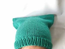 Here's a nice big bunch of hats to knit featuring plenty of styles to choose from and requiring a variety of skill levels (from beginner to intermediate and advanced). Knitting The Two Point Hat Pattern With Soft Yarn