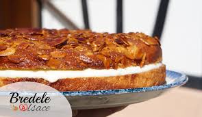 Découvrez la recette de brioche nid d'abeille traditionnelle à faire en 25 minutes. Bienenstich Gateau Nid D Abeille Bredele Alsace