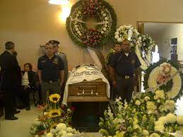 A group of heroes, defeated by evil, returns home. Pentas Es Despedida Soraya Jimenez Por La Plana Mayor Del Pentathlon