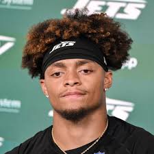 Jets Lose Alijah Vera-Tucker For The Season Jets G Alijah Vera-Tucker will  undergo season-ending surgery to repair a torn tricep, ESPN's Adam Schefter  reports. It's a big loss for a Jets team